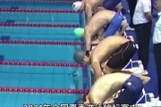 佳人相伴！孙杨妻子张豆豆为他送上鲜花，两人十指相扣拥抱庆祝