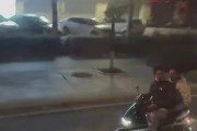 铁粉！昨晚有同曦球迷骑车“追赶”大巴求林葳签名 后者满足愿望