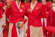 张雨霏：见到郑钦文私下很小女孩一面 很细的胳膊能打这么久的球