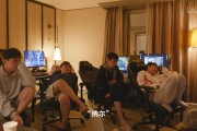 喜欢抠脚？！😂LPL年度纪录片TES篇：Meiko在赛后复盘时“疯狂抠脚”