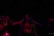 营销新皮肤？NIP vs JDG赛前COS表演 剑姬、格温、安妮、好运姐轮番上场
