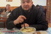 西热塞尔维亚探店：落地第一餐兰州牛肉面 学习之余也要分享美食