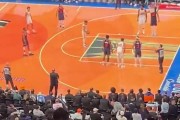保留节目😂！特雷-杨上罚球线 尼克斯主场响起整齐“法克吹羊”