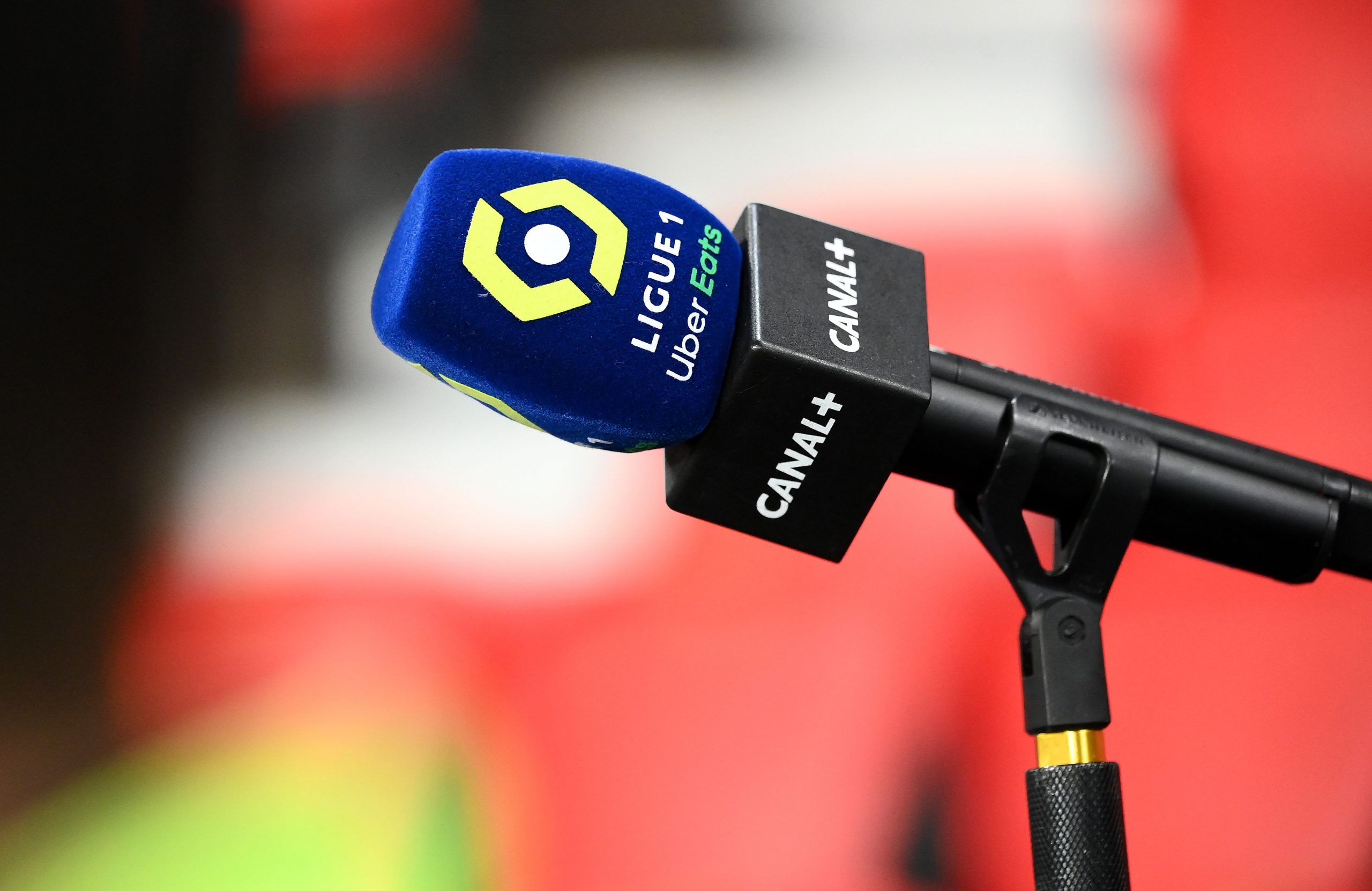 《队报》：DAZN 提出4 亿欧元购买法甲转播权的报价被法国职业足球联盟拒绝